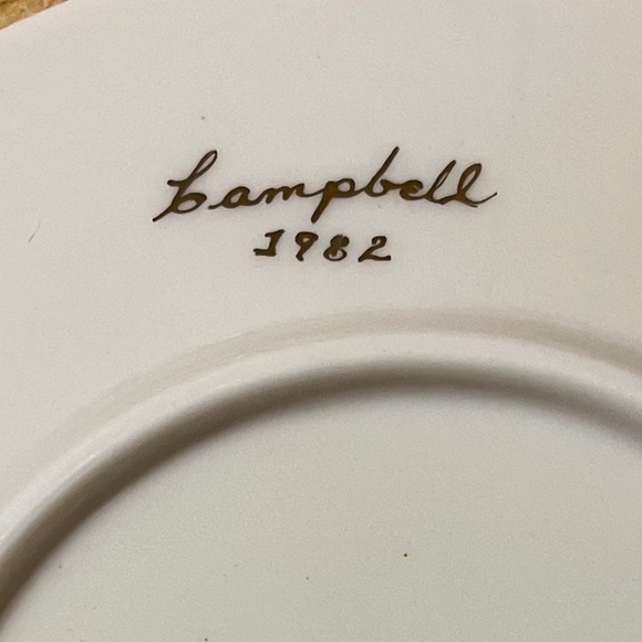 Campbell 1982 Vintage Christmas plate 5 3/4 inches in diameter - Picture 3 of 8